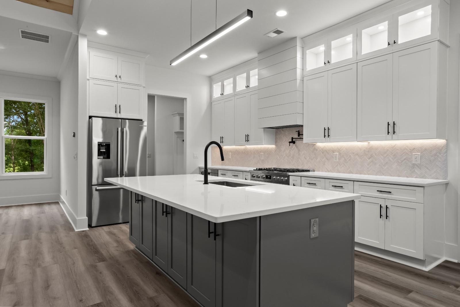 Shaker White with Dark grey island