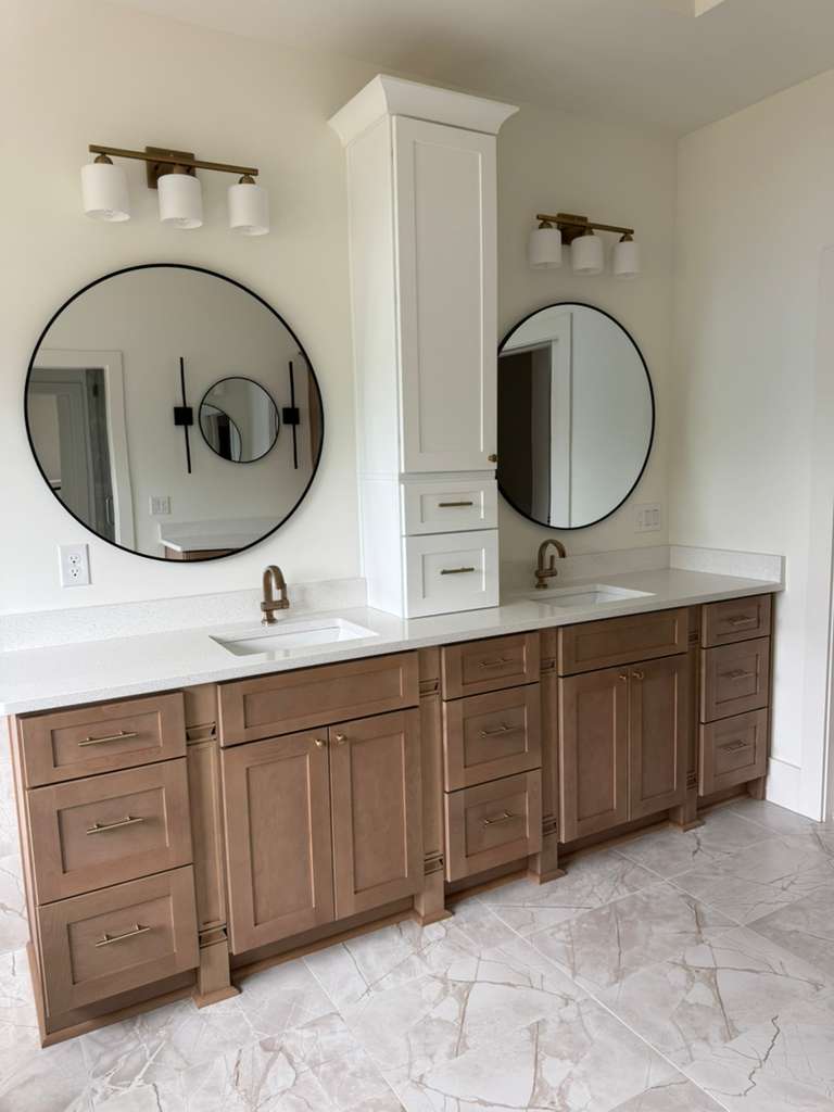 Modern Bathroom Cabinets With White and Caremelo